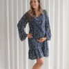 ROSE MATERNITÉ - Robe fleurie à manche longue marine
