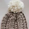 LES PETITS TOUSI - Tuque en laine à pompon Léon - Sable – Image 2