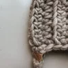 LES PETITS TOUSI - Tuque en laine à pompon Léon - Sable – Image 3