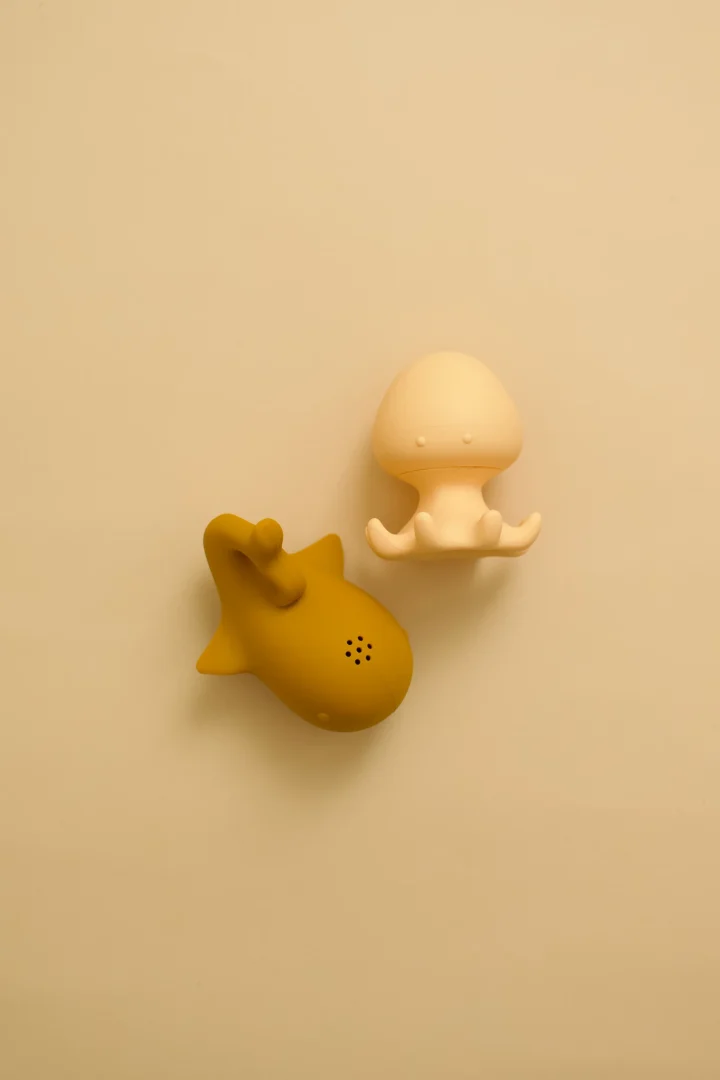 MINIKA - Jouets pour le bain, Baleine et pieuvre - Ocre et Sunset – Image 2