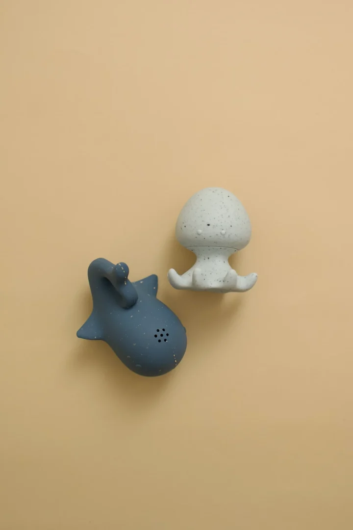 MINIKA - Jouets pour le bain, Baleine et pieuvre - Indigo et ice – Image 2