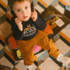 DEUX PAR DEUX - Pantalon coupe jogger en velours côtelé extensible brun caramel pour bébé – Image 2