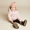 MILES - Sweat à capuche pliable à imprimé fraise sur rose – Image 5